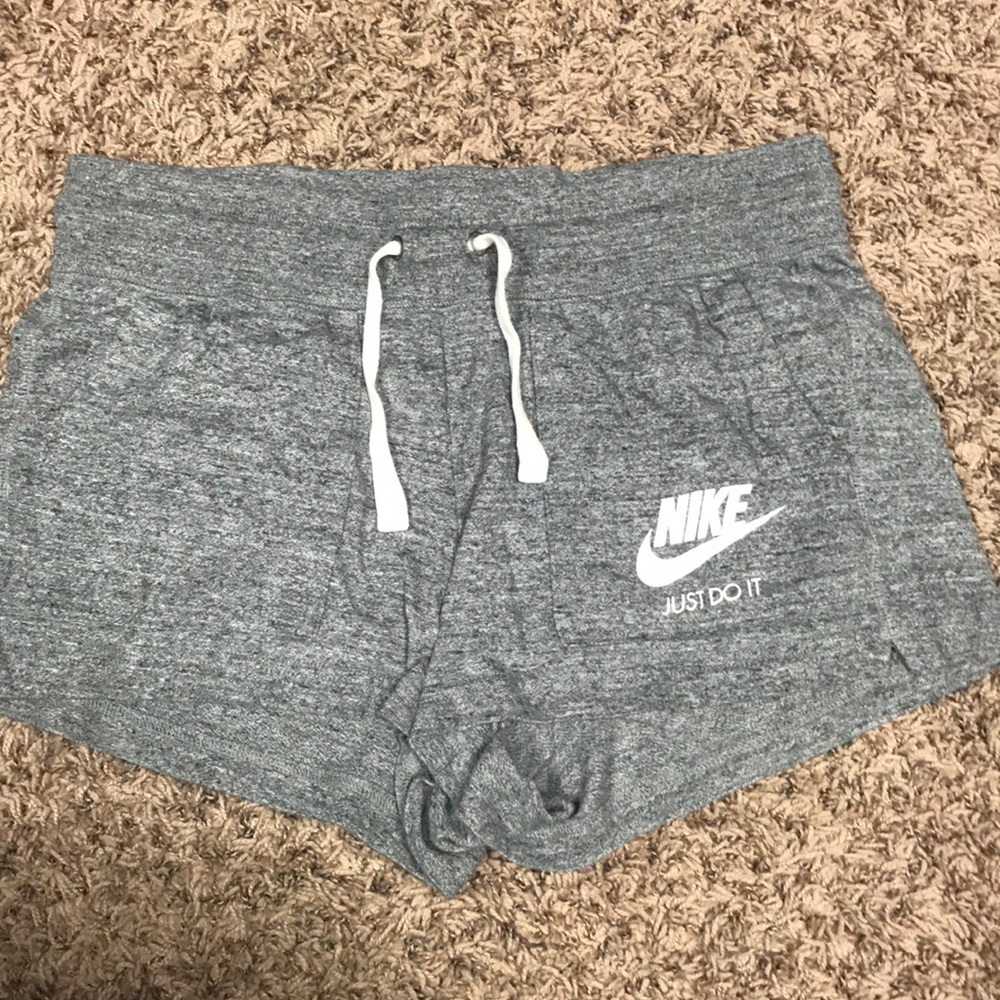 NIKE SHORTS